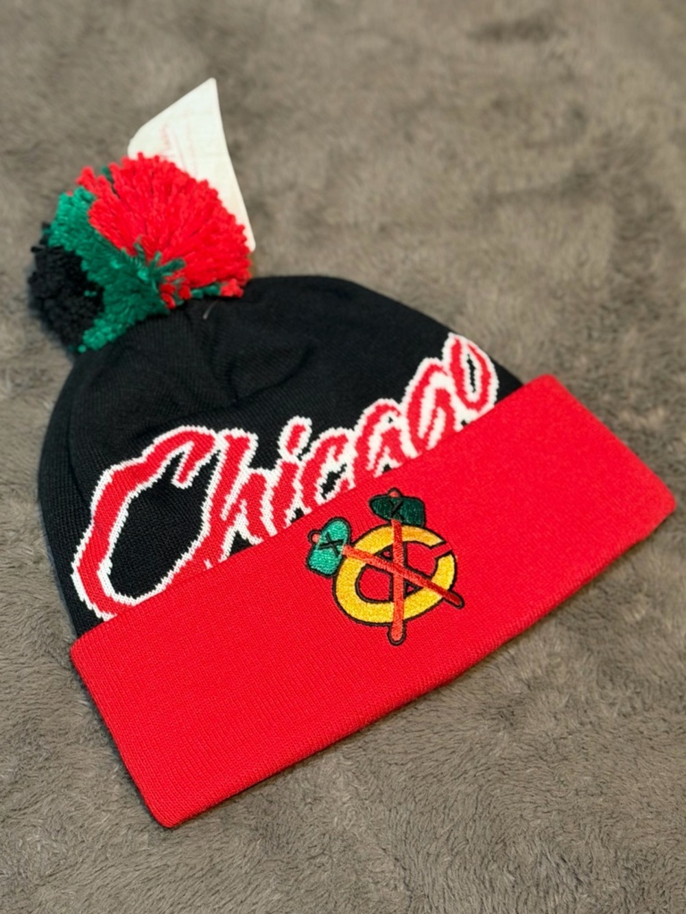 NWT - Mitchell & Ness Chicago Blackhawks Cuffed Knit Pom Pom Beanie